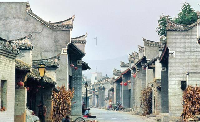 她用一生败光50亿家产,完美诠释了,什么叫“人死钱恰好花完”